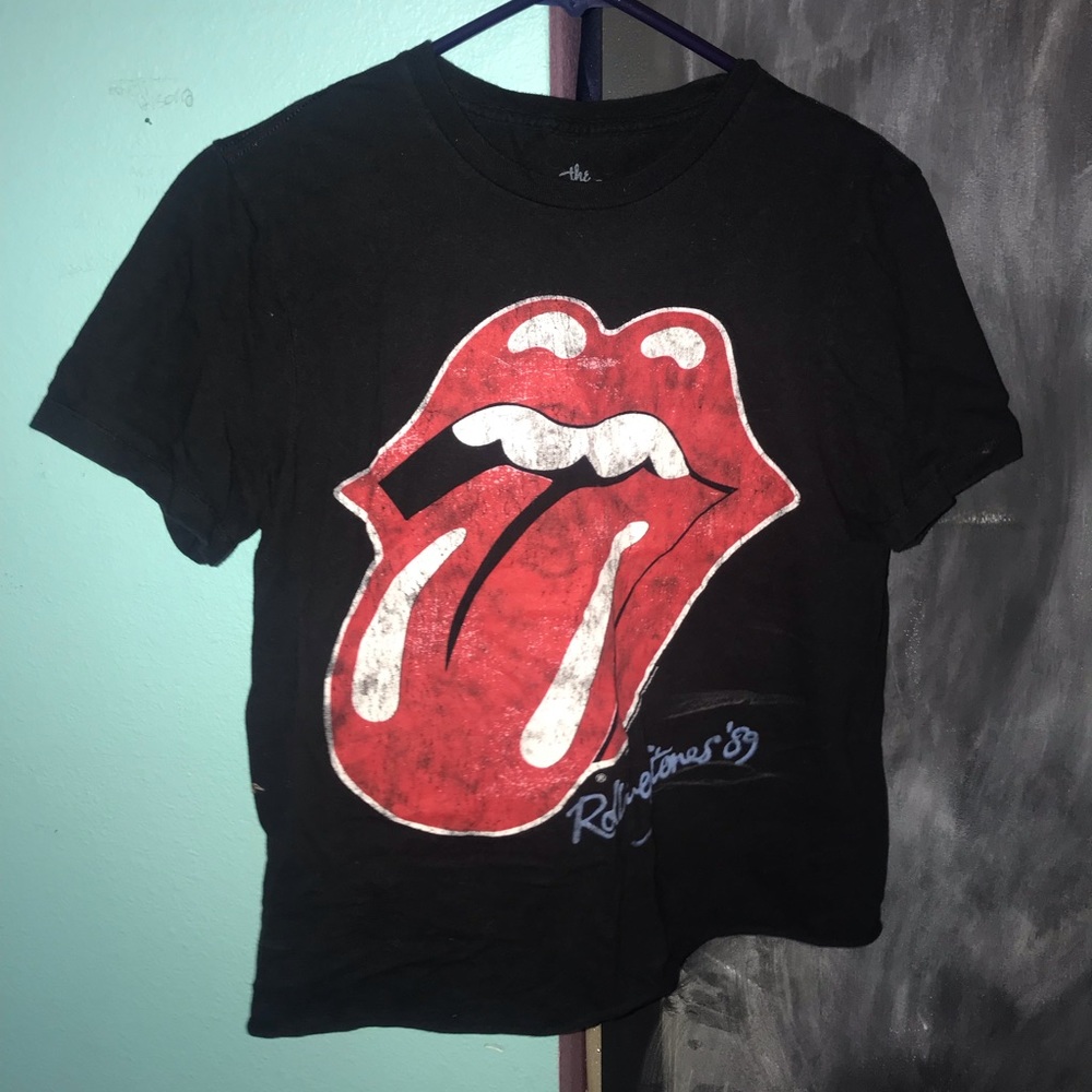 Rolling Stones tee.